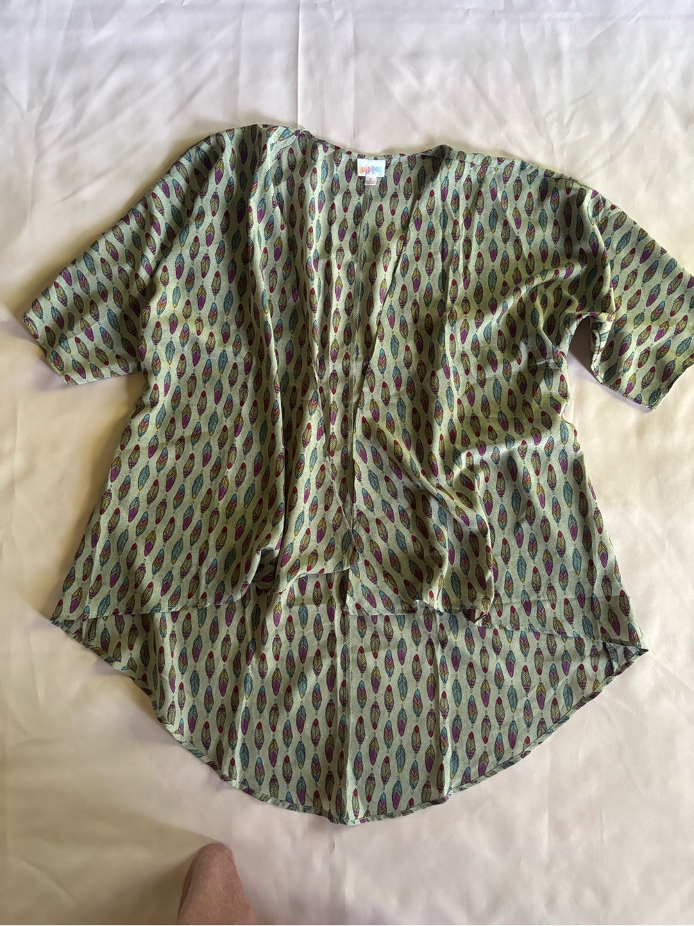 LuLaRoe Gray Lindsay Kimono with Multicolor Feather Print *RARE FIND*